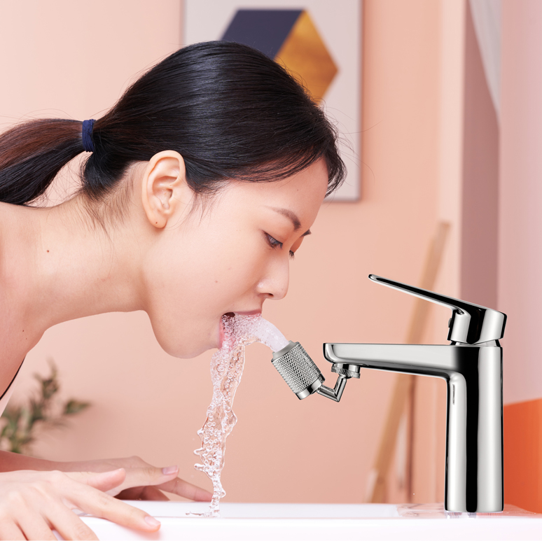 Aeratore per rubinetto girevole a 720° con getto nebulizzato e getto a bolle commutabili.